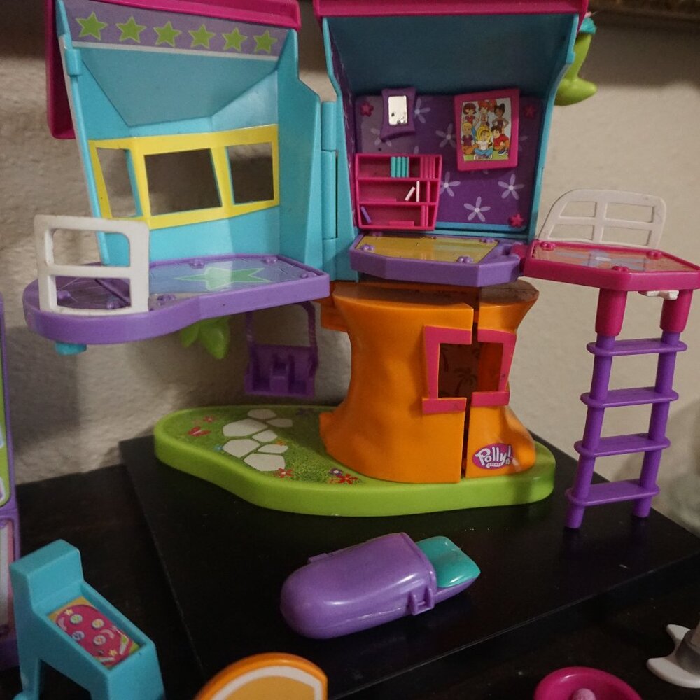 Mattel Polly Pocket Pollyvilla Magnetic Treehouse & Game room Garage - Picture 6 of 11